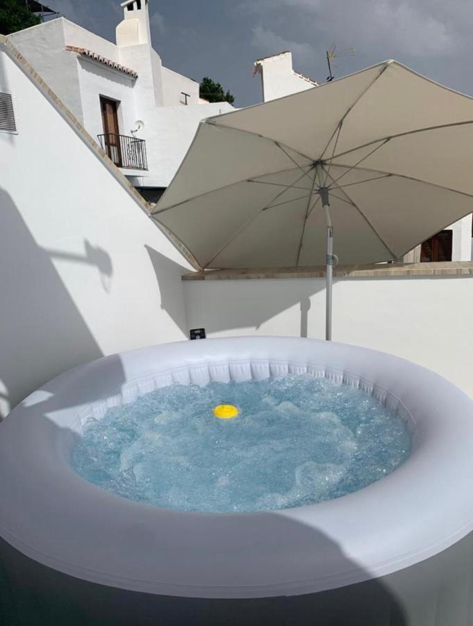 Villa Cerezo'S House - Terrace & Jacuzzi Frigiliana Exterior foto